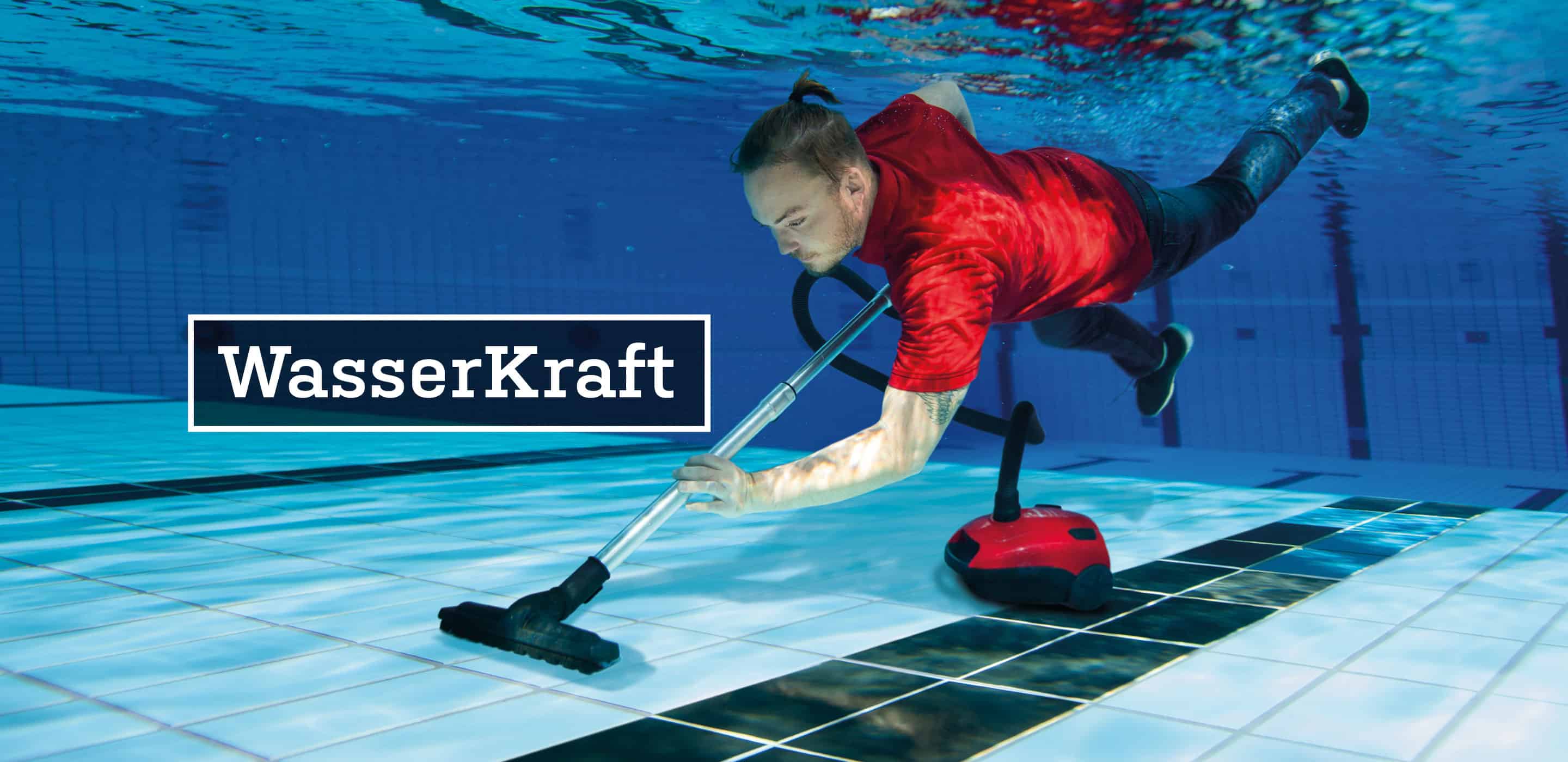 Kampagnenmotiv der Arbeitgeberkampagne Bonn mit einem Unterwasserreiniger als „WasserKraft“ im Schwimmbad.